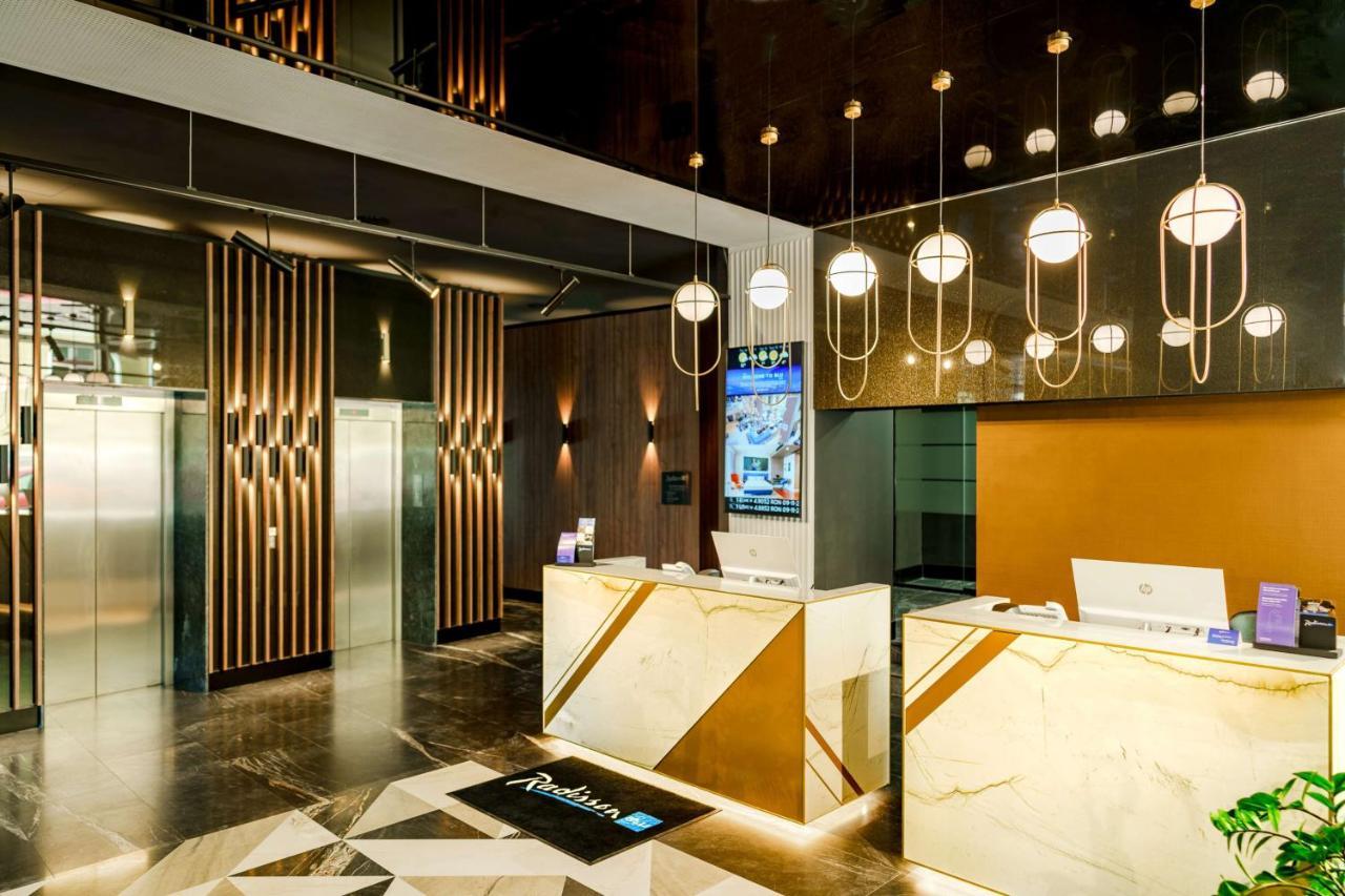 Radisson Blu Aurum Hotel, Braszów Zewnętrze zdjęcie The lobby of the hotel